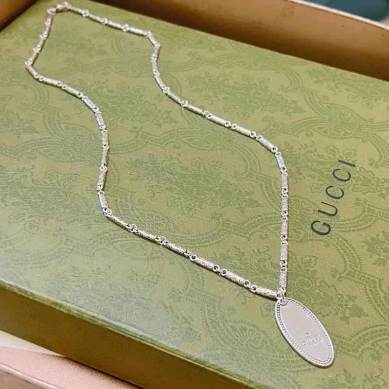 G*u*i necklaces